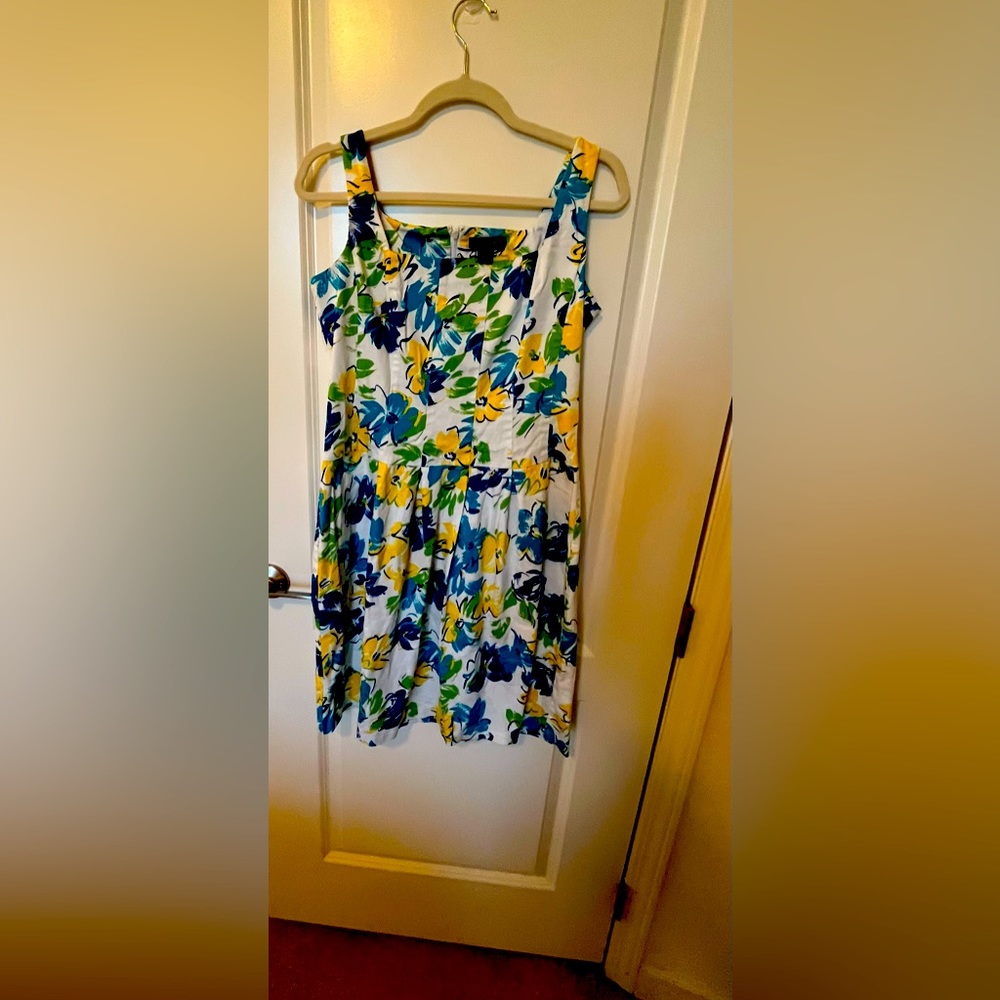Chaps sleeveless. Pleated dress very cute